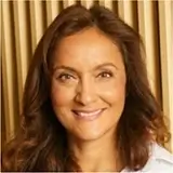 Portrait photograph of Sita Schwenzer