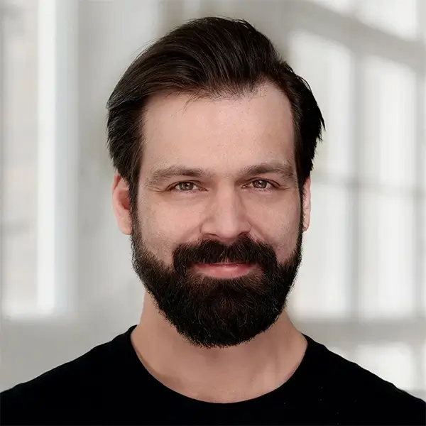 Portrait photograph of Oliver Jahn